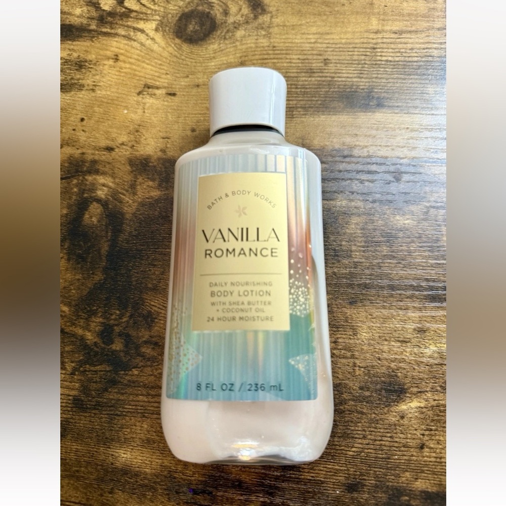 Bath & Body Works VANILLA ROMANCE Body Lotion 8 oz 24hr Moisture - Picture 3 of 5